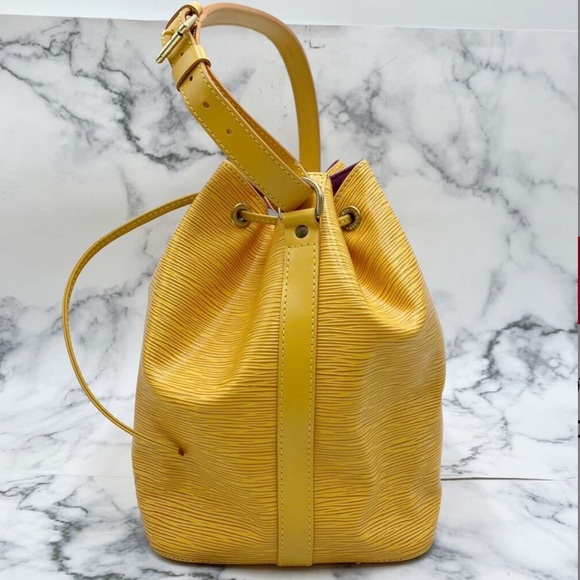 Vintage Louis Vuitton | Petit Noe Yellow EPI Bucket Bag - Picture 5 of 16
